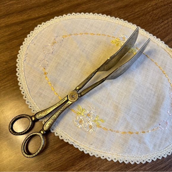 Vintage Ornate Silver Plate Scissor Pastry Tongs Dessert Sandwich Finger Loop - Picture 4 of 11